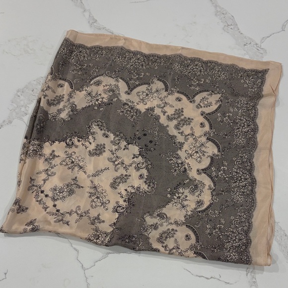 Ann Taylor Black & Cream Lace Print Large Silk Scarf - Picture 11 of 13